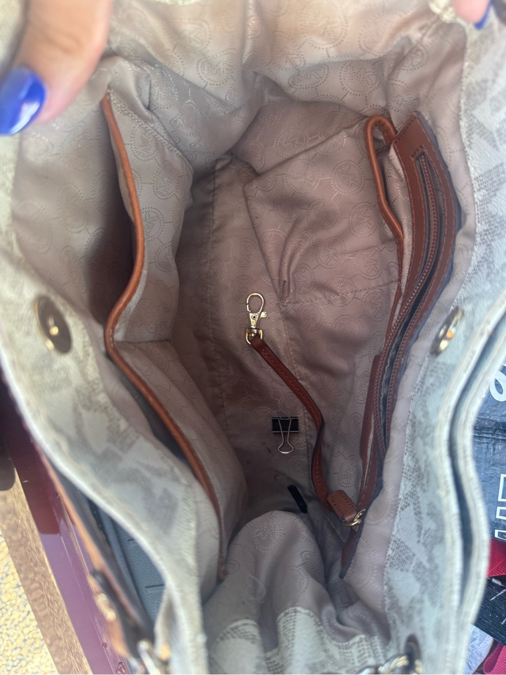 Michael Kors Cream/White MK Logo Shoulder Tote with Chain-Strap Detail - Picture 4 of 4